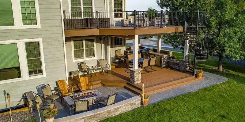 deck contractor